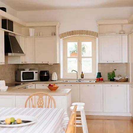 Lola's Summerhouse Villa