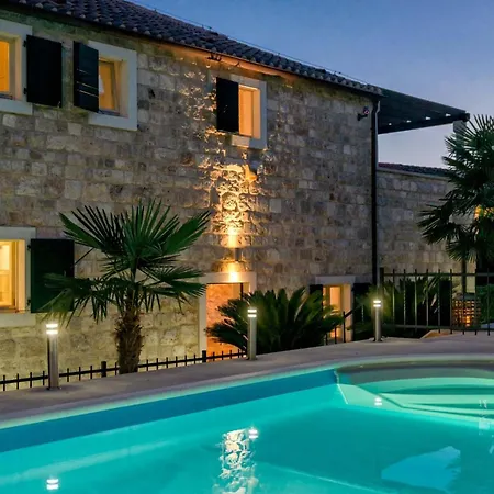 Villa Lola's Summerhouse *